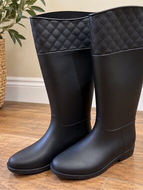 Size 8 Women's Black Quilted Top Rain Boots
